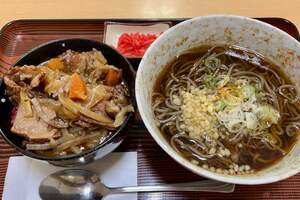 コッテリ×アッサリの無限ループ!?　常磐道「谷田部東PA」の幸せ気分なPA飯　バイクで行く高速道路グルメ