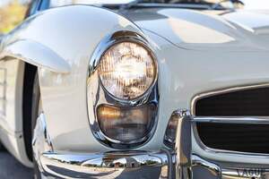 60年以上前の“白いメルセデス”がオークションで落札 限定249台 時代を超えて愛され続ける名車「300SL ロードスター」の現在の価値とは