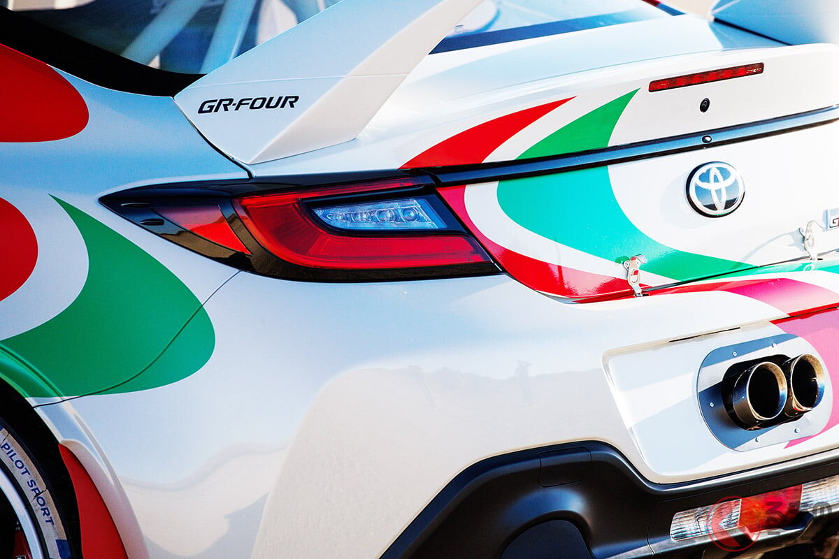 トヨタの「“4WD”クーペ」に大反響！ 「300馬力」ターボエンジン搭載！ 現代版“セリカ”に「市販化してほしい」の声も！ 米国で登場した「GR86 ラリーレガシーコンセプト」が話題に