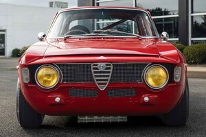 約60年前のマグネシウムパーツが維持されたアルファ ロメオ「ジュリア スプリントGTA」が約3240万円で落札