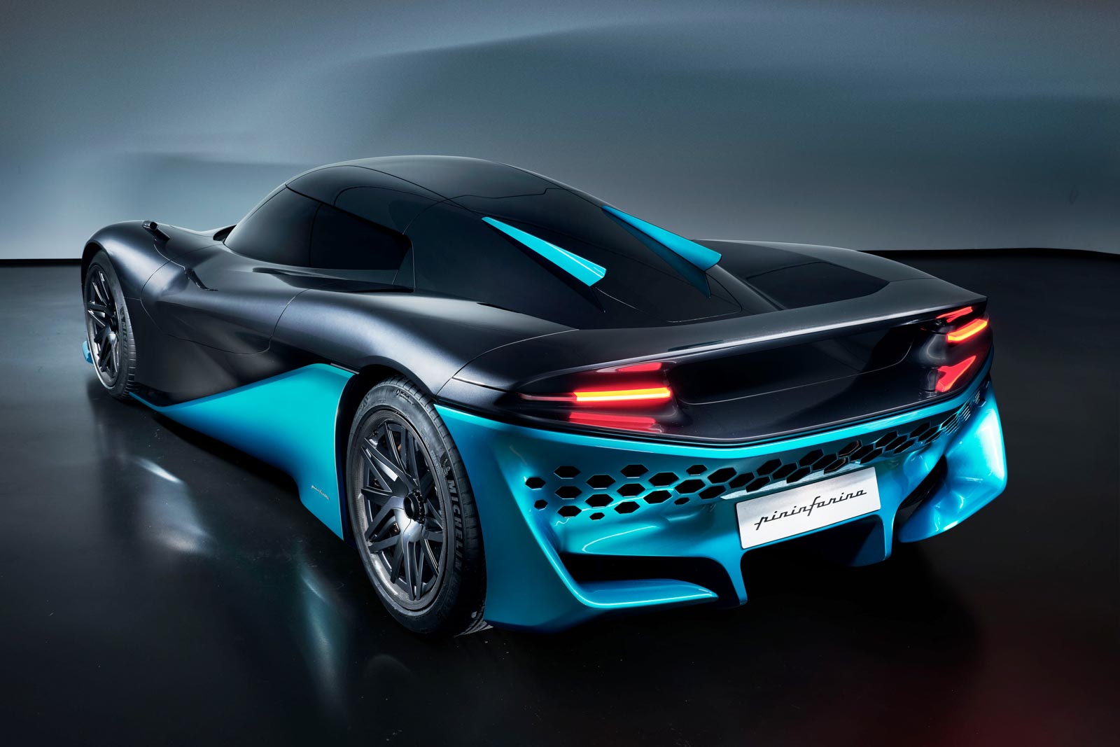 限定25台 フェラーリ超え ピニンファリーナ デザインの燃料電池スーパーカー アプリケール 24年納車予定 Le Volant Carsmeet Web 自動車情報サイト 新車 中古車 Carview