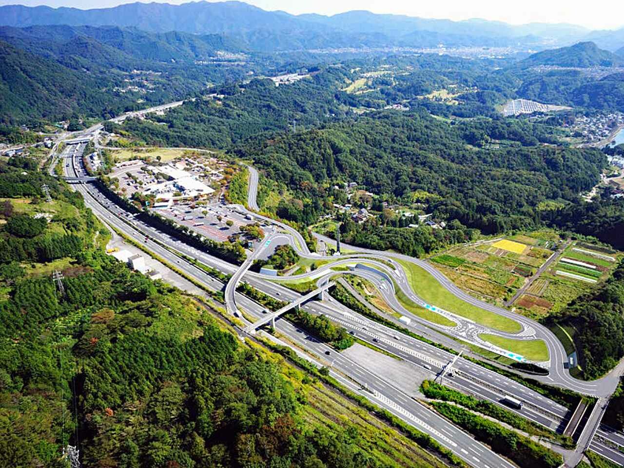 【高速道路】中央自動車道の談合坂サービスエリア（上り）の駐車場改良工事が6月末に完了