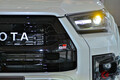 トヨタ新型4WD「ハイラックスGRスポーツ」登場！「TOYOTA」強調したド迫力顔 2.8Lディーゼル仕様と違いは？