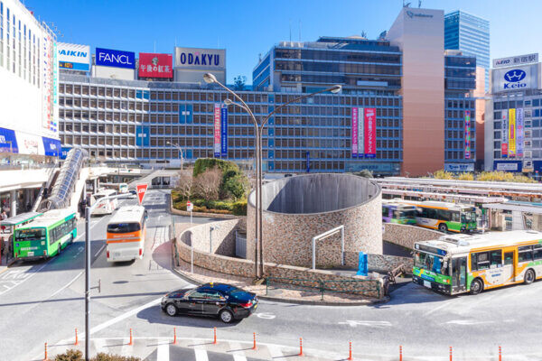 小田急の乗り場に「都バス」が乗り入れ 新宿駅西口バス乗り場“大幅お引越し”