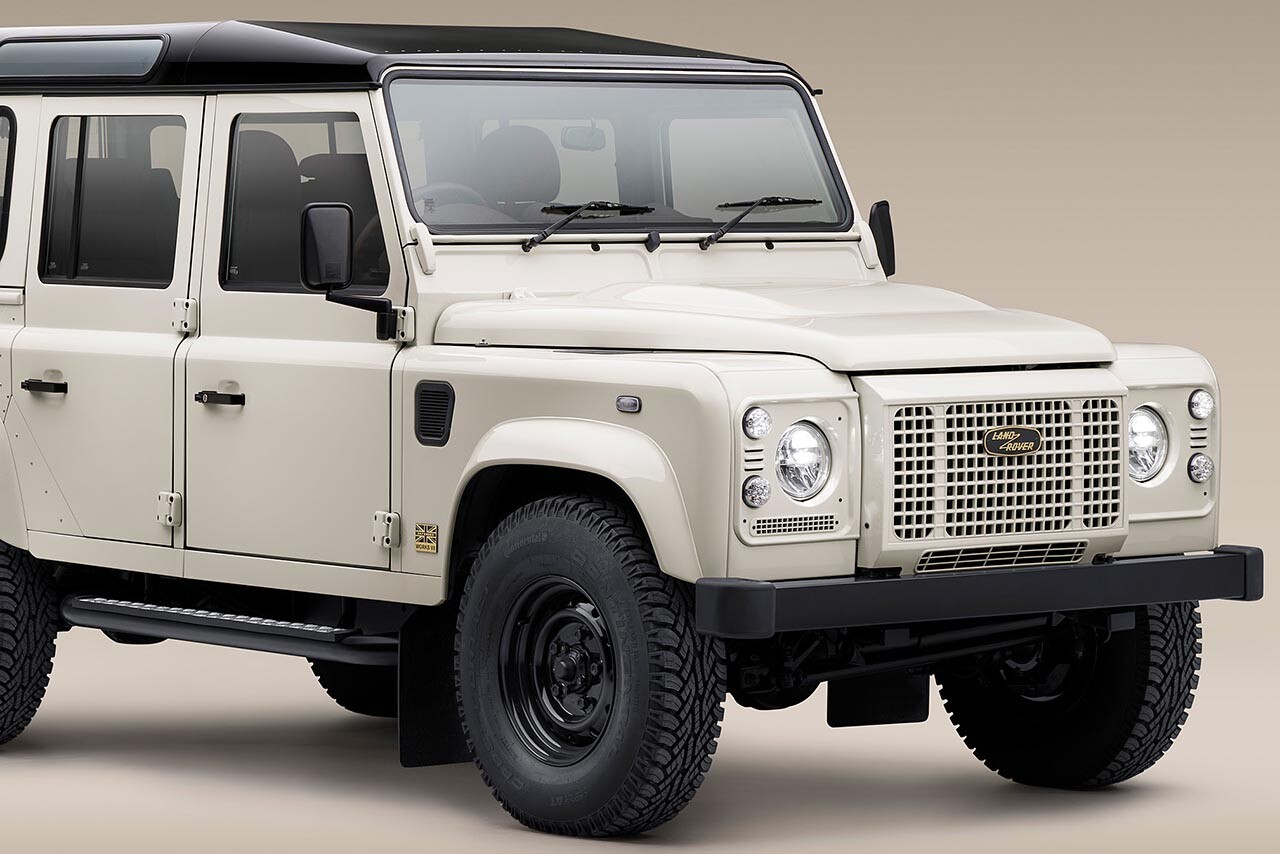 なぜ「室町」？ ランドローバー75周年の粋、V8搭載・6400万円の「クラシック・ディフェンダー」は2台限定