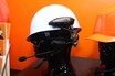 まるで逆「ワークマン」な他業種参入!? バイク用として培われたインカム技術が効率アップに貢献?? イヤーマフ付きでもクリアな音声を実現する「B+COM」が作業現場で活躍中だと!?
