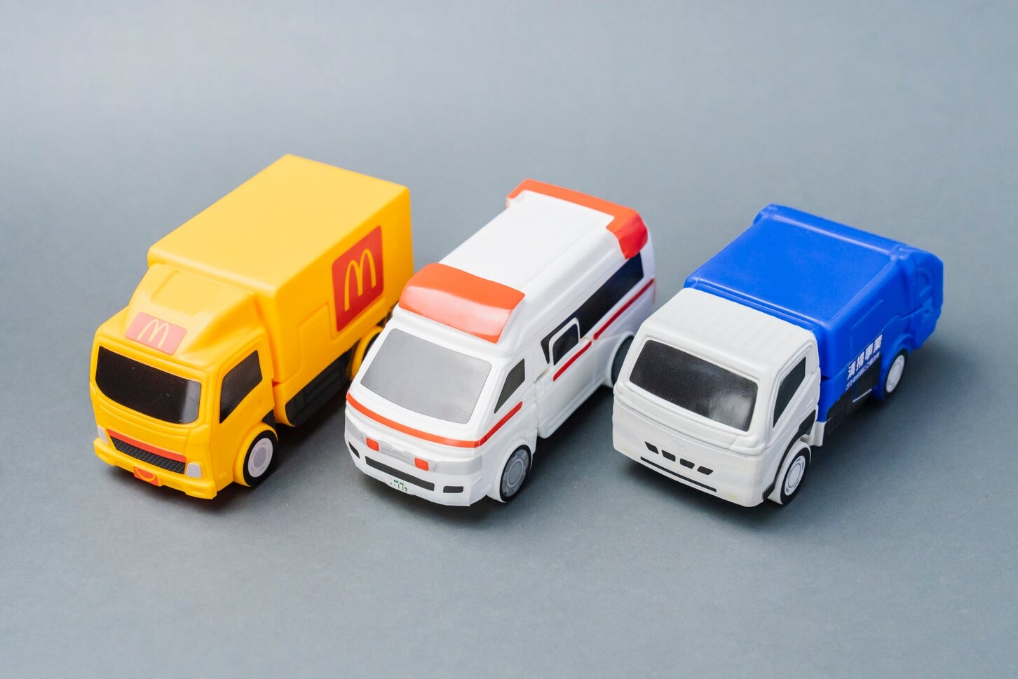 ハッピーセット「ジョブレイバー」第2弾が発売！ トミカ発の「ハイメディック救急車」「ダイナ 清掃車」など変形ロボがラインナップ【クルマとホビー】