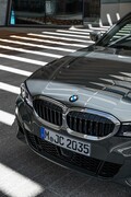 BMW３シリーズツーリングに２L直４ガソリンターボ搭載のエントリーモデル「318i」を追加