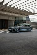 BMW３シリーズツーリングに２L直４ガソリンターボ搭載のエントリーモデル「318i」を追加