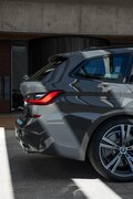 BMW３シリーズツーリングに２L直４ガソリンターボ搭載のエントリーモデル「318i」を追加