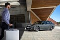 BMW３シリーズツーリングに２L直４ガソリンターボ搭載のエントリーモデル「318i」を追加