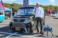 ホンダ「N-BOX」を完全オリジナルのバッドフェイスに！ オーディオのために2シーター化…ホワイトで統一したコクピットにラップペイントが超おしゃれ