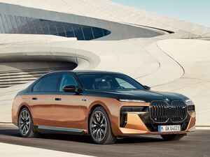 BMW i7 M70 xドライブ【1分で読めるスーパーカー解説／2024年最新版】