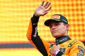 ノリスの敗因となったターン1での手痛いミス。起死回生のハードタイヤも逆転に届かず【F1第13戦決勝の要点】