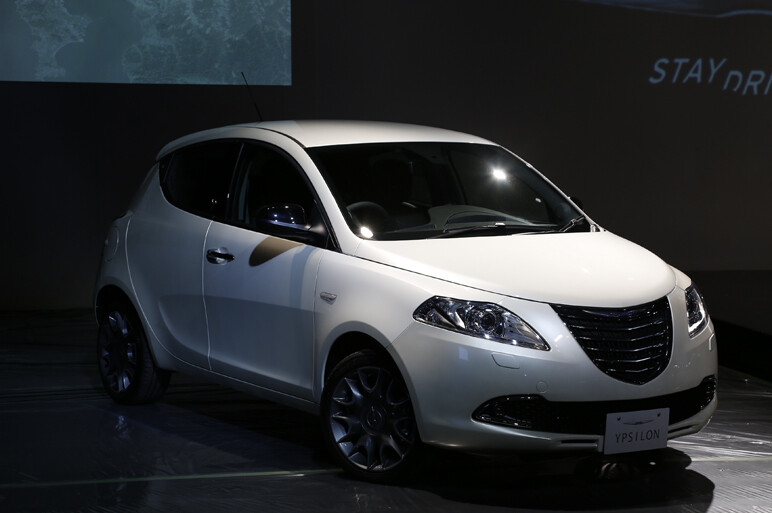 新型300＆イプシロン。クライスラー次世代へ