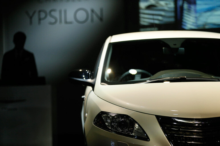 新型300＆イプシロン。クライスラー次世代へ