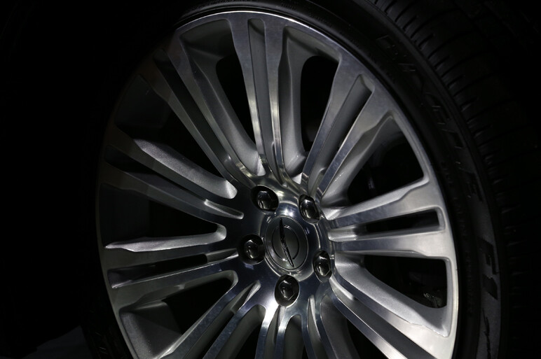 新型300＆イプシロン。クライスラー次世代へ