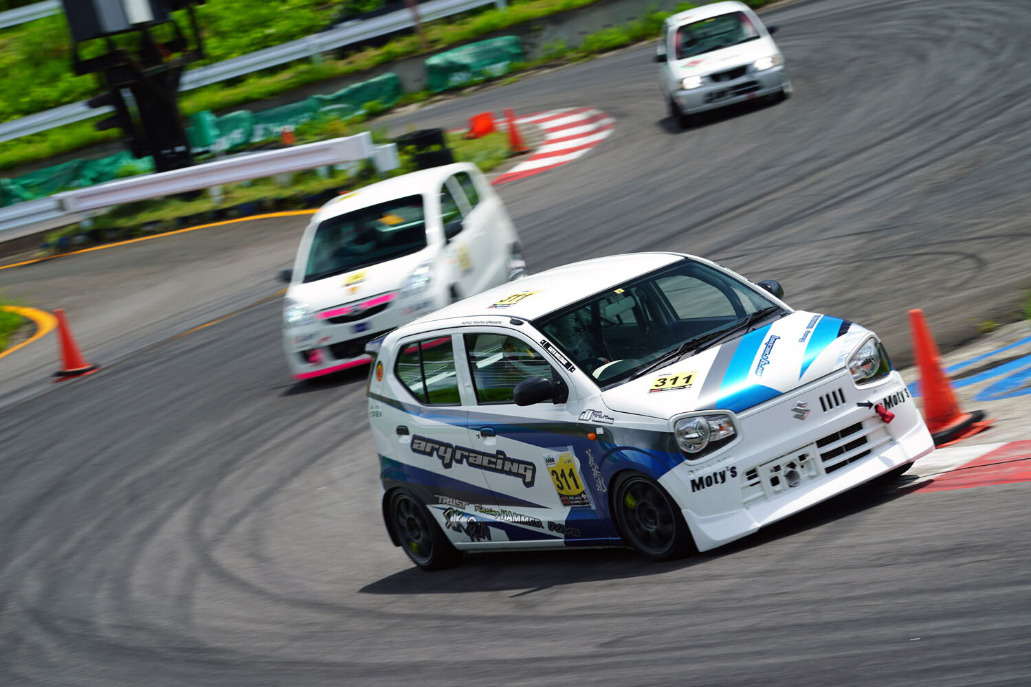 先代スズキ「アルト」はサーキットで遊んで正解！ モータースポーツデビューにうってつけのチューニングメニューとは