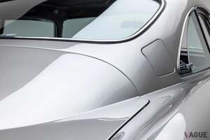 「007」の“ボンドカー”としても有名 世界中のセレブに愛された60年前のアストンマーティンが驚きの高額落札 銀の「DB5ヴァンテージ」現在の価値とは