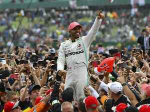 F1第10戦イギリスGP決勝、ハミルトンがシーズン7勝目、フェルスタッペンはまたも怒濤の追い上げでトップに迫る【モータースポーツ】