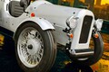 高級車っぽいのに「新車149万円！」 超レトロ顔の「新クラシックカー」発表！ “現代の技術”で開発した国産モデルのブレイズ「新・EVクラシック」がスゴイ！