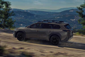 トヨタ、北米で新型BEV「bZ Woodland」を世界初披露【国内向けモデルの導入は2026年春を予定】