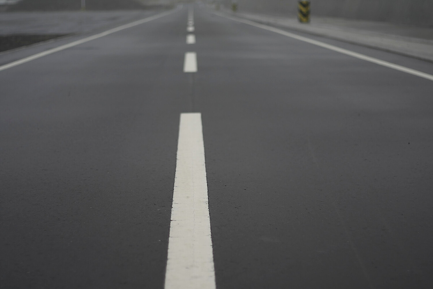 教習所で習ったハズなのにそこかしこで違反だらけ！　道路に引かれた「線」の意味をわかってる？