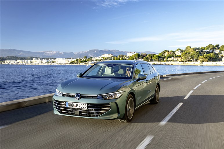 【SUVに飽きたなら】ワゴン専用ボディとなったVW新型「パサート」予約開始　新開発マイルドHVと新PHEVを設定