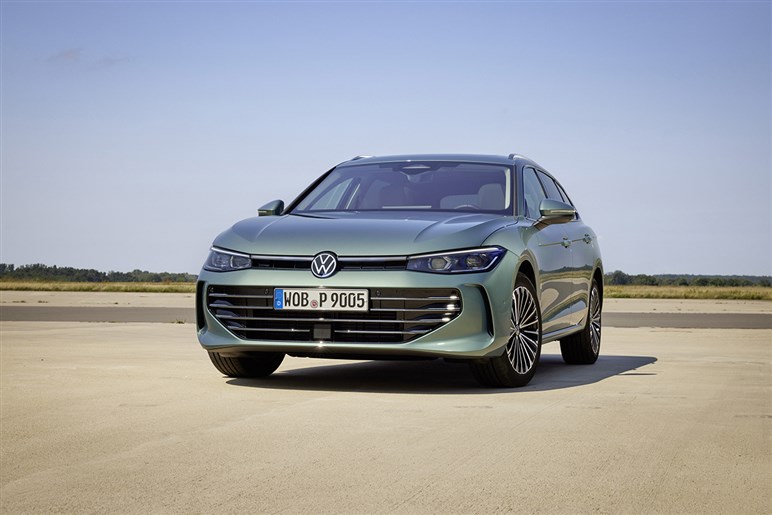 【SUVに飽きたなら】ワゴン専用ボディとなったVW新型「パサート」予約開始　新開発マイルドHVと新PHEVを設定