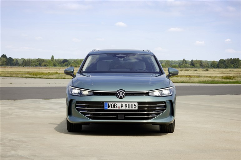 【SUVに飽きたなら】ワゴン専用ボディとなったVW新型「パサート」予約開始　新開発マイルドHVと新PHEVを設定