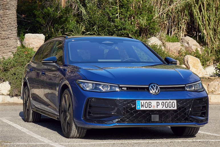 【SUVに飽きたなら】ワゴン専用ボディとなったVW新型「パサート」予約開始　新開発マイルドHVと新PHEVを設定