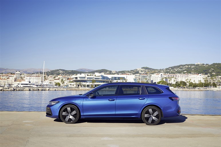 【SUVに飽きたなら】ワゴン専用ボディとなったVW新型「パサート」予約開始　新開発マイルドHVと新PHEVを設定
