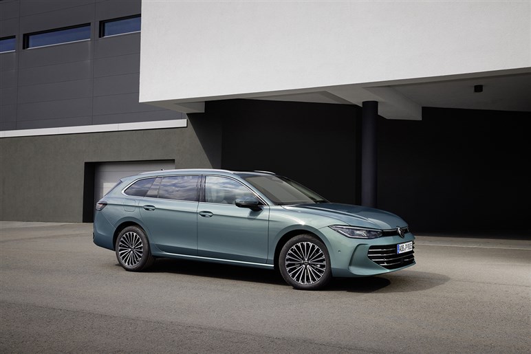【SUVに飽きたなら】ワゴン専用ボディとなったVW新型「パサート」予約開始　新開発マイルドHVと新PHEVを設定