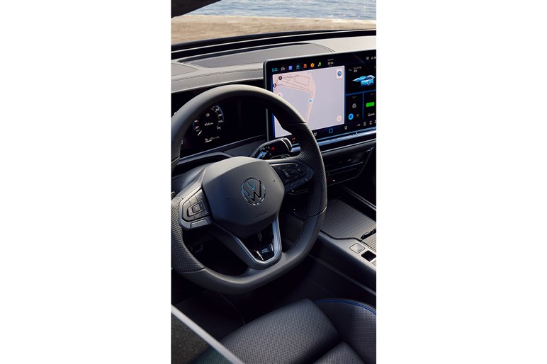 【SUVに飽きたなら】ワゴン専用ボディとなったVW新型「パサート」予約開始　新開発マイルドHVと新PHEVを設定
