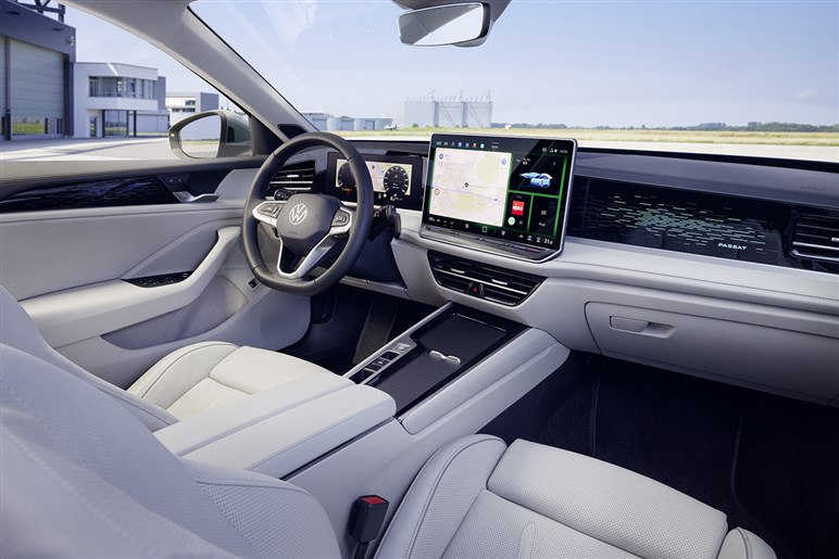 【SUVに飽きたなら】ワゴン専用ボディとなったVW新型「パサート」予約開始　新開発マイルドHVと新PHEVを設定