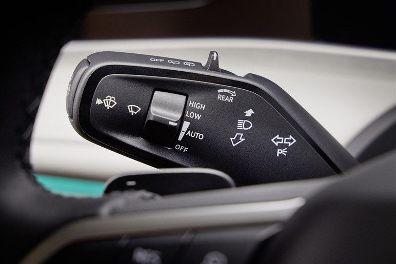 【SUVに飽きたなら】ワゴン専用ボディとなったVW新型「パサート」予約開始　新開発マイルドHVと新PHEVを設定