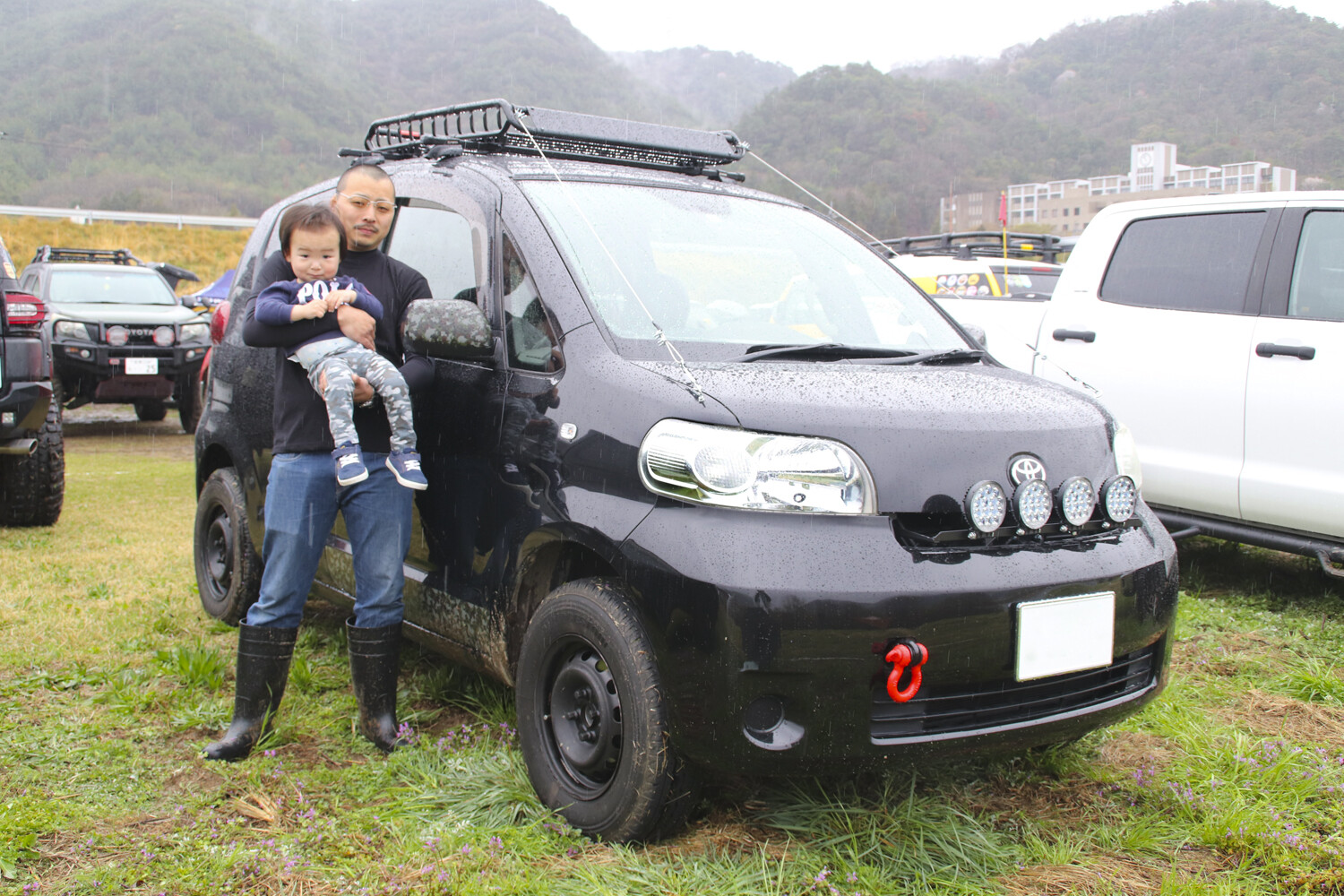 トヨタ「ポルテ」をアゲ系カスタム！ DIYで仕上げたカスタマイズ