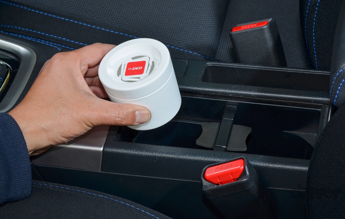 車内のイヤな臭いよさらば リニューアルした除菌 消臭剤 ドクターデオ は 使い方が簡単すぎる Driver Web 自動車情報サイト 新車 中古車 Carview