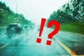 「梅雨シーズン」到来！ 激しい雨で「ワイパー効かない」ことも!? クリアな“視界”確保する「ウラ技」とは