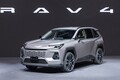 【究極の選択】新型「RAV4」を待つべきか、一部改良の「ハリアー」を今買うべきか。あなたの正解はどっち？