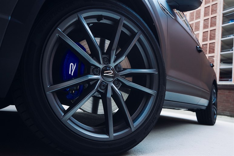 【すでにキャンセル待ち】最新型「ゴルフR」兄弟の特別仕様車は秒速完売…「GTIエディション50」は1年後？