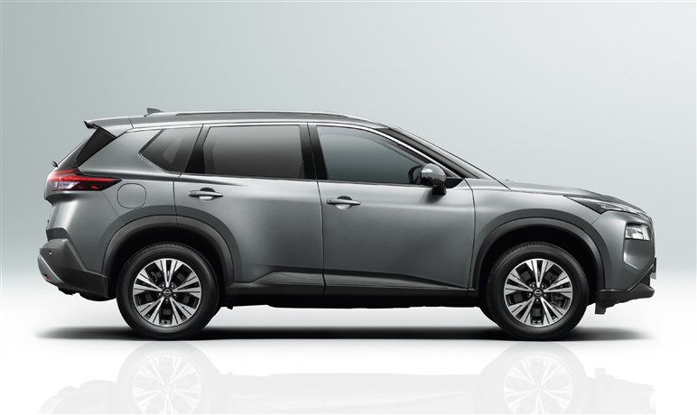 新型「パトロール」の国内導入は幻想か？ 深刻化する日産の“売れるSUV”不在…日本に必要なSUVは他のモデルだった！