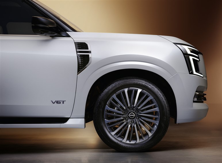 新型「パトロール」の国内導入は幻想か？ 深刻化する日産の“売れるSUV”不在…日本に必要なSUVは他のモデルだった！