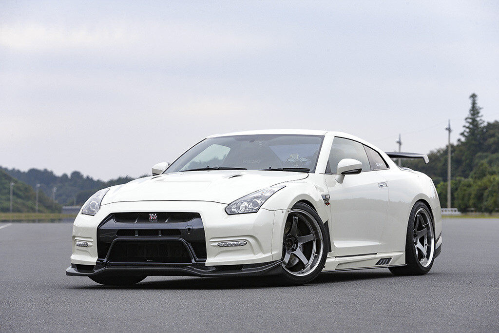 「R35GT-R極上ブーストアップ仕様を高速周回路で試す」オーバー600馬力の生かし方にショップのスタンスが現れる