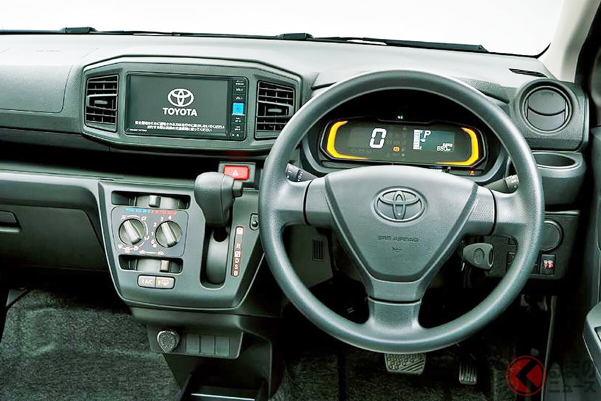 トヨタの「“最安”乗用車」がスゴい！ 99万円で「4人」乗れる！ 全長3.4mでサイズも“最小”な軽セダン「ピクシスエポック」とは