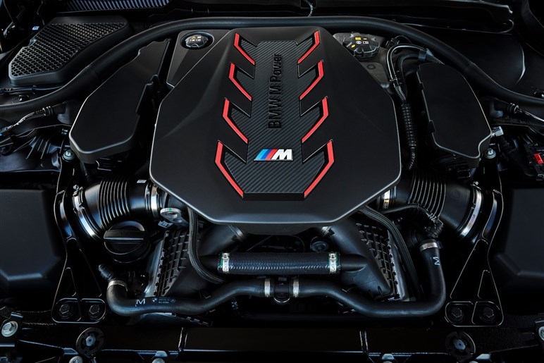 一体どんな走りに…？ M5ツーリングがPHEVで復活！ 727馬力も2.5トンと超重量級。日本導入も