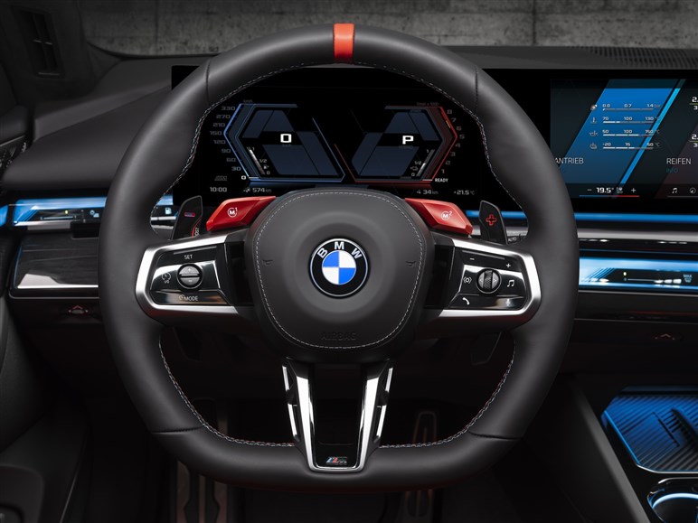 一体どんな走りに…？ M5ツーリングがPHEVで復活！ 727馬力も2.5トンと超重量級。日本導入も