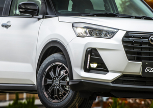 ダイハツ「ロッキー」速攻ドレスアップ！ 人気コンパクトSUVはホイール交換だけで激イメチェンできる