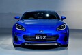 新型GR 86とBRZ日本仕様が初公開される。2.4Lエンジンにインナーフレームボディ、アイサイトなど話題が満載