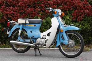 北米輸出専用のホンダ「スーパーカブ」の兄弟車!! 当時の思い出が蘇るポリバケツ色の「パスポート」が太平洋を渡ってきた